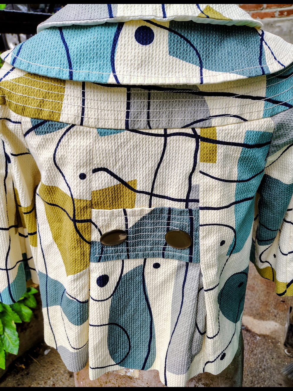Lapis Abstract Print Peter Pan Collar Jacket in Cream, Olive & Blue Retro Print. - Picture 2 of 3